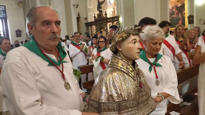 Carmen Urzola releva a Joaquín Almerge como priora de la Real Cofradía de San Lorenzo
