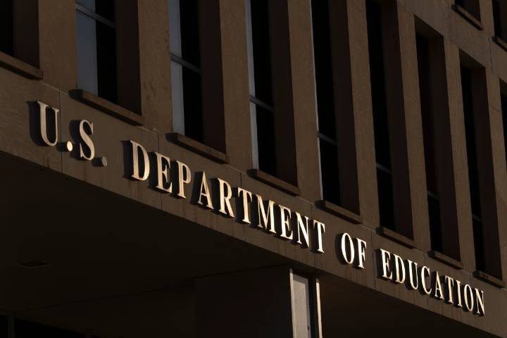 Gobierno de Trump dice que las subvenciones a universidades que atienden a hispanos son inconstitucionales