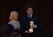 "Conjunto de psicópatas". En un evento liberal, Milei recibió un premio y cargó contra la justicia social y el kirchnerismo