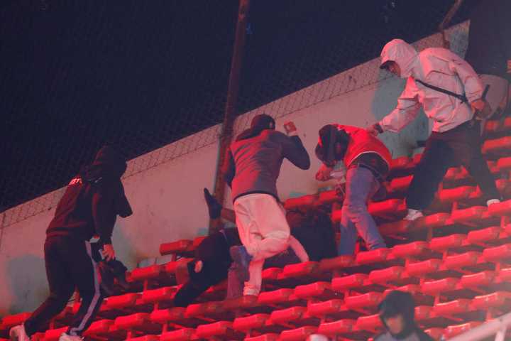 Más de 100 hinchas chilenos detenidos por incidentes en el sudamericano