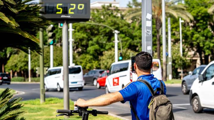 Aviso rojo en Sevilla por calor extremo: se alcanzarán los 44 grados este martes