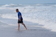 Huracán Erin mantiene amenaza de oleaje peligroso en la costa este de EE.UU.