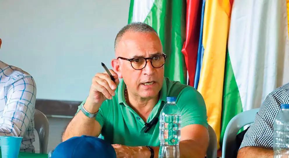 Secretario de Seguridad de Antioquia sería investigado por la Procuraduría: publicó fotos de Iván Cepeda y habría incurrido en participación en política