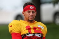 ‘Modern Family’ Star Eric Stonestreet Delivers Strong Verdict on Patrick Mahomes’ Future & Praises Chiefs GM Explore Eric Stonestreet’s bold take on Patrick Mahomes’ future as he praises GM Brett Veac
