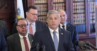 Lawmakers seek criminal penalties for impersonating ICE agents