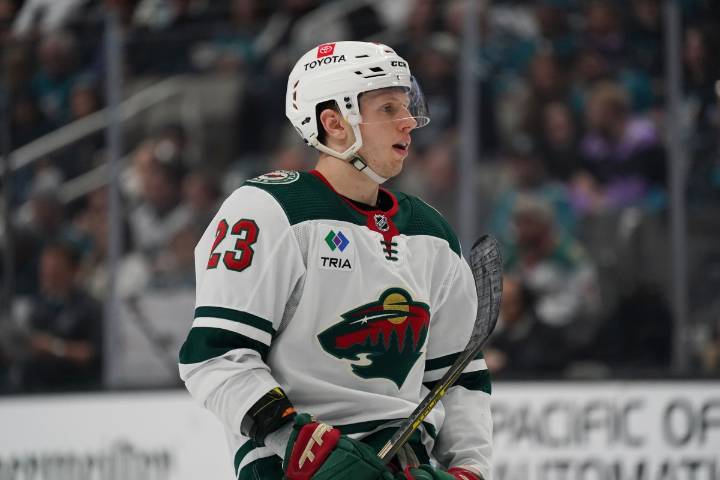 Reports: Bulked-up Marco Rossi agrees to 3-year contract with Wild