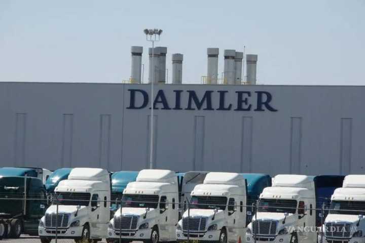 Sigue caída de producción, ventas y exportaciones de Freightliner