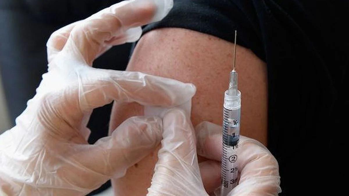 Gobierno dejará de aplicar vacuna de fiebre amarilla a viajeros