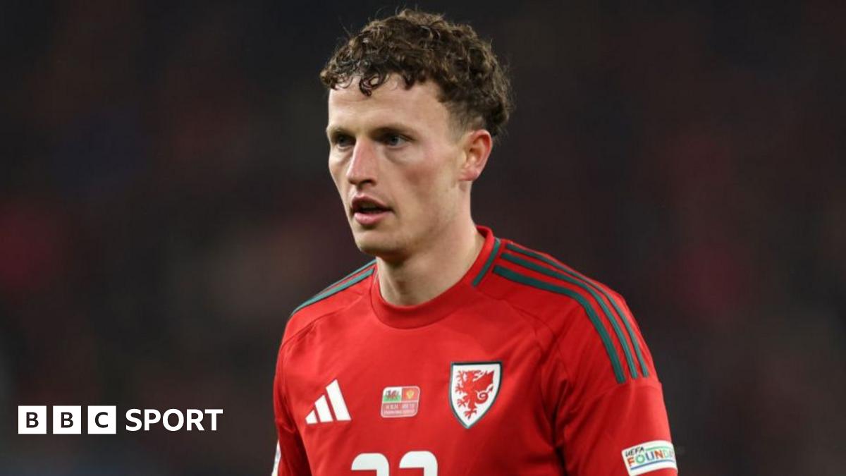 Wrexham shatter transfer record for Wales' Broadhead