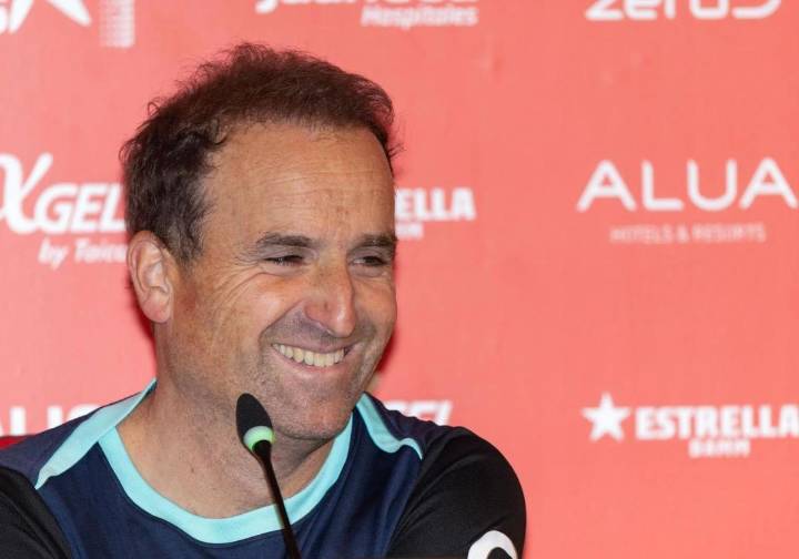 La lección de Jagoba Arrasate a Mikel Goñi en el frontón: «Le da igual que sea de fútbol o pelota, entiende de todo»