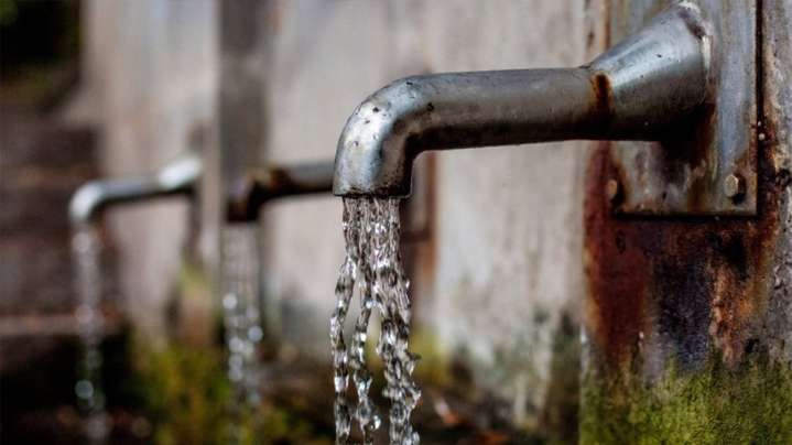 Un sistema de ultrasonidos extrae un plástico común del agua potable