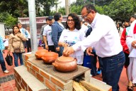 Ministra Urteaga destacó éxitos en venta en Expo Feria Nacional de Emprendimientos