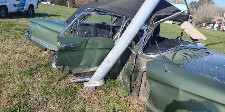 Viajó hasta Mar del Tuyú para comprar un auto de colección y lo chocó de regreso a su casa: el hombre resultó herido