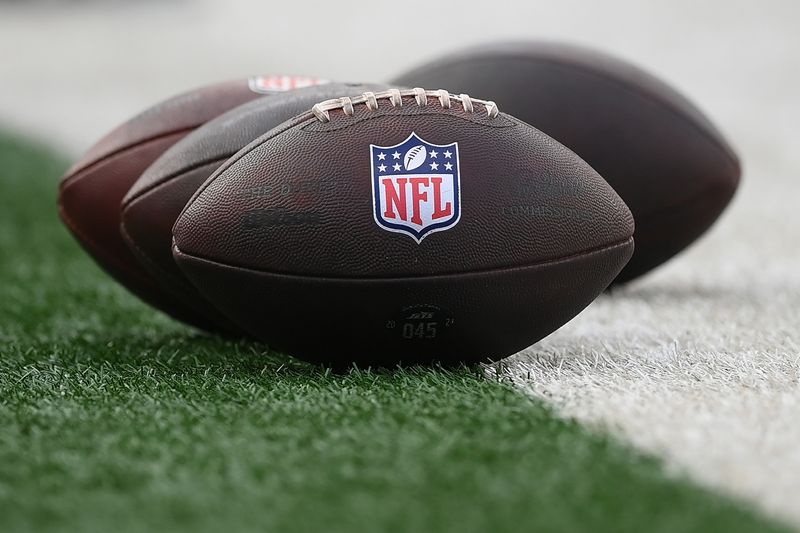 NFL-NFL enlists ex-players to help spread message on league's betting policies