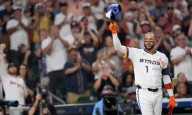 Carlos Correa casi llora en su primer turno al bate en Houston desde su regreso a los Astros