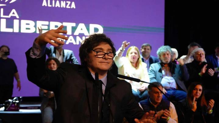 La “nacionalización” de la campaña complica a Javier Milei y enciende las alarmas