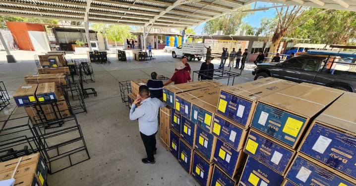 Entregan 56 aires acondicionados a escuelas de San Felipe