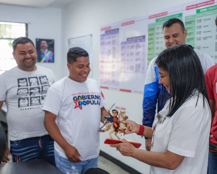 Delcy Rodríguez constata avances de Escuela de Oficios en San Agustín