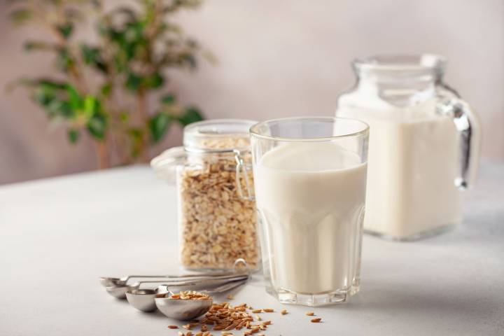 7 Serious Side Effects of Drinking Oat Milk Every Day