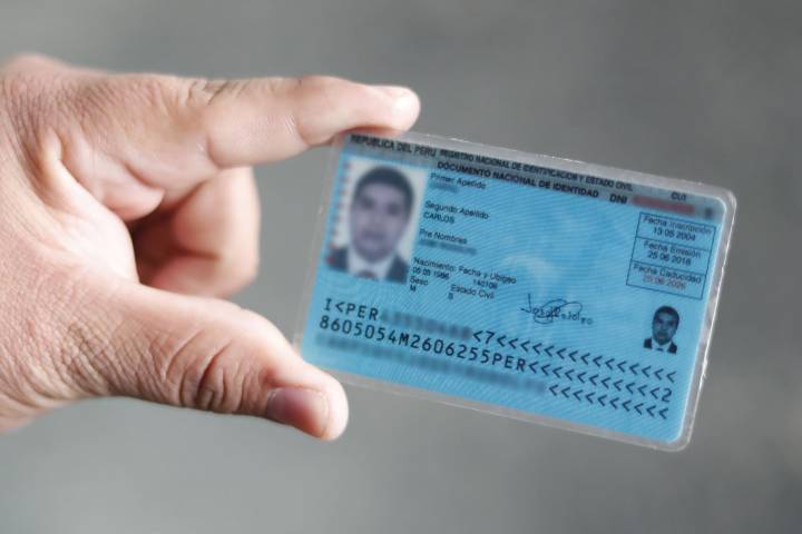 RENIEC: DNI azul y amarillo estarán en circulación solo hasta que caduquen
