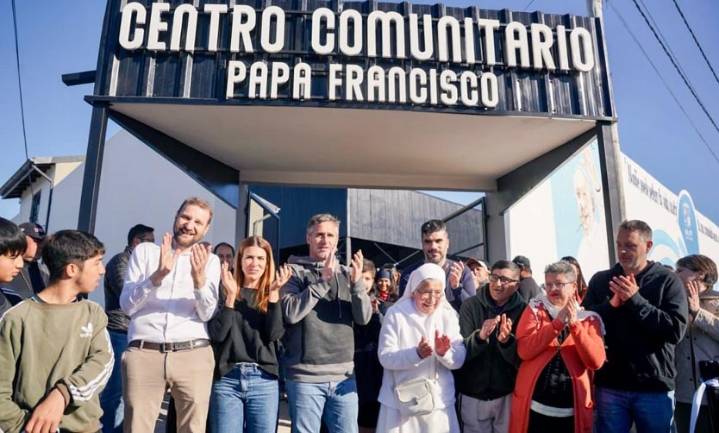 Achával y Soledad Peralta inauguraron el nuevo Centro Comunitario Papa Francisc