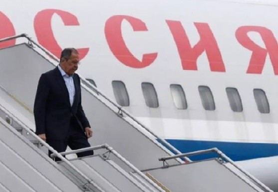 Canciller ruso, Serguéi Lavrov, llega a Alaska para encuentro entre Putin y Trump