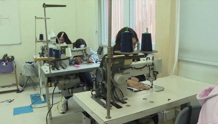 Iniciativa social y medioambiental: programa permite reciclar uniformes de Latam