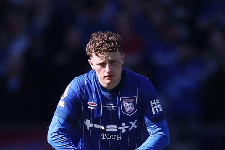 Wrexham sign Nathan Broadhead for club-record fee from Ipswich Town