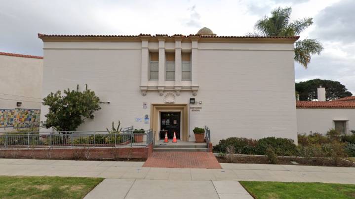 Beverly Hills Unified superintendent freezes plan to display Israeli flag at schools