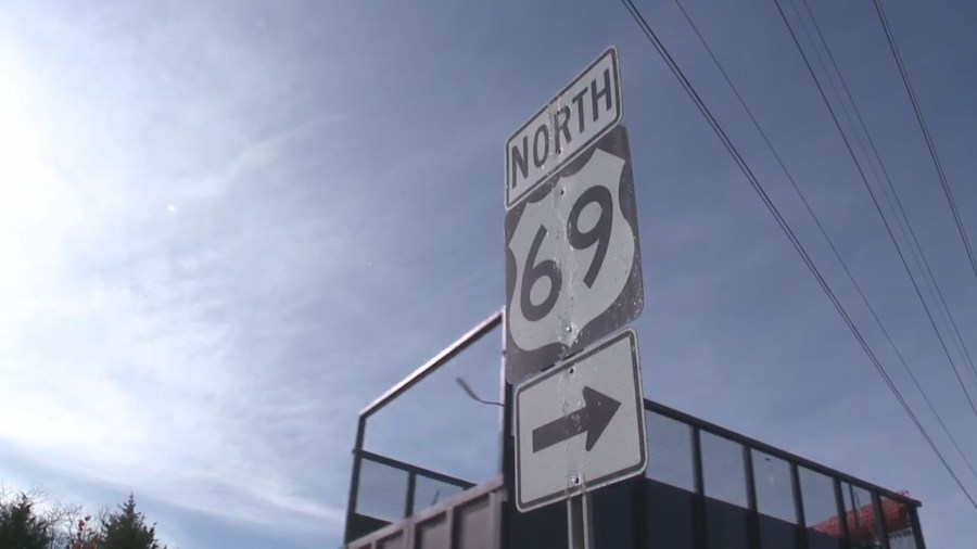 Deadly crash closes Cameron Road at 69 Highway in Clay County