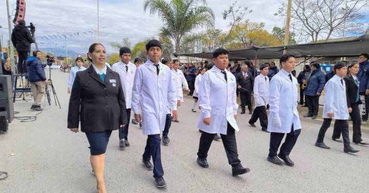Alto Comedero vive el desfile por el 213° Aniversario del Éxodo Jujeño