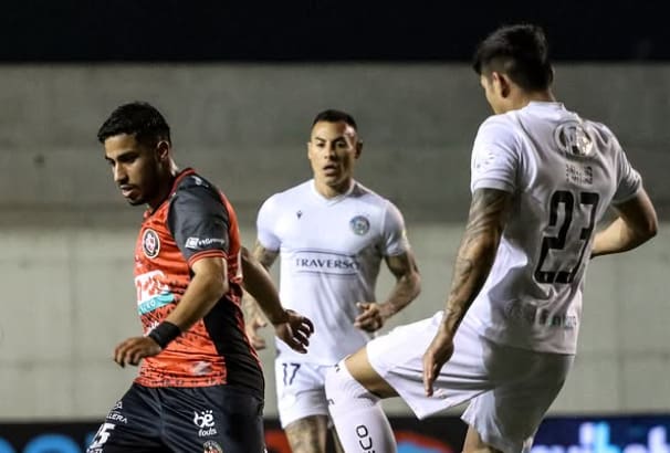 Deportes Limache golea a Audax Italiano y toma un respiro en su lucha por mantener la categoría