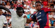 Video | ¿Pensó que estaba en boxeo? Así fue el cruce “caliente” de rival con Yerry Mina en debut de la Serie A