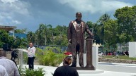 Restituyen estatua de Andrés Quintana Roo y asta bandera en el Congreso de Quintana Roo