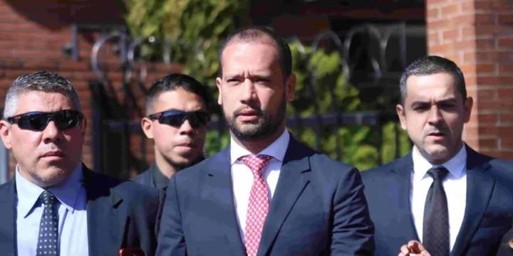 Se define la culpabilidad del ‘abogangster’ Diego Cadena por presunta manipulación de testigos en el caso que involucra al expresidente Álvaro Uribe
