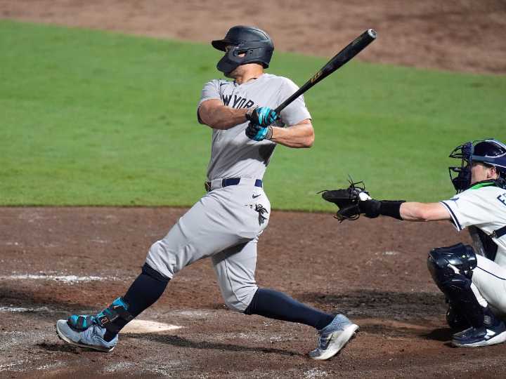 Los Yankees vuelven a vencer en juego casi perfecto