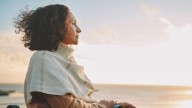 5 cursos recomendados por médicos (2025) para mejorar tu bienestar físico y mental