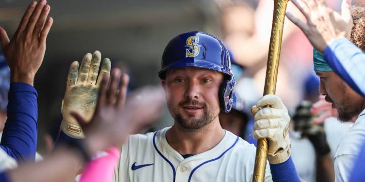 Cal Raleigh most homers in a season by primary catcher