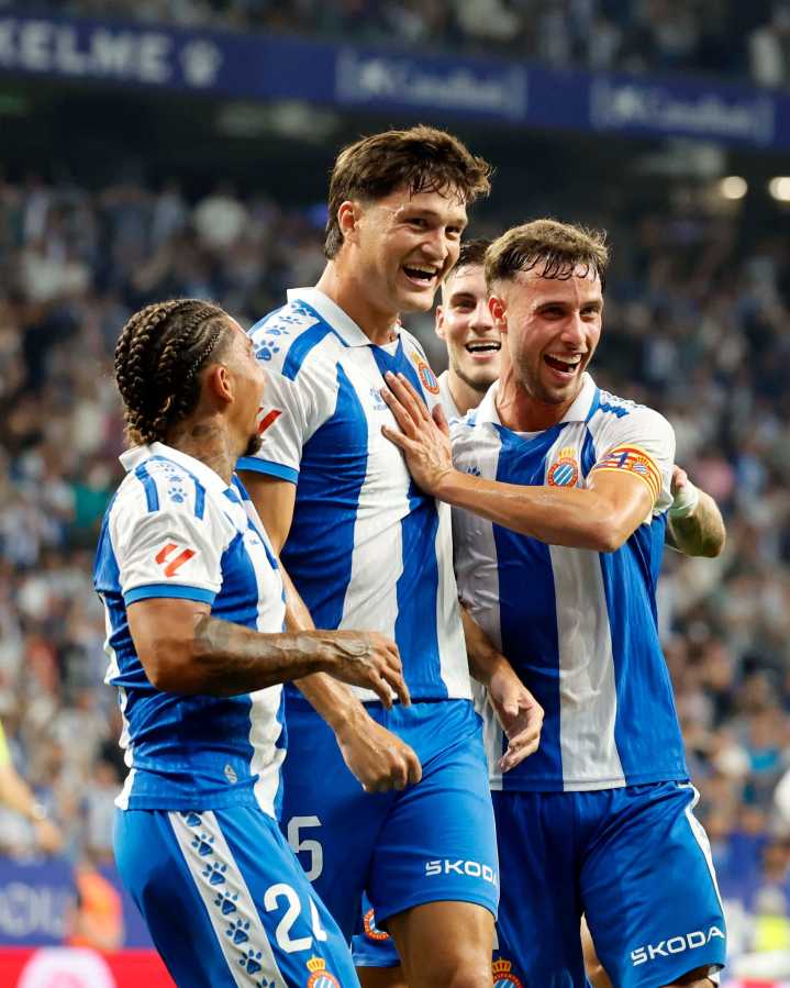 Espanyol derrotó al Atlético de Madrid 2-1 en la primera sorpresa de la Liga de España