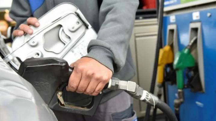 Tras cuatro meses de suba, se frenó la venta de combustibles y cayó 1,16% en julio