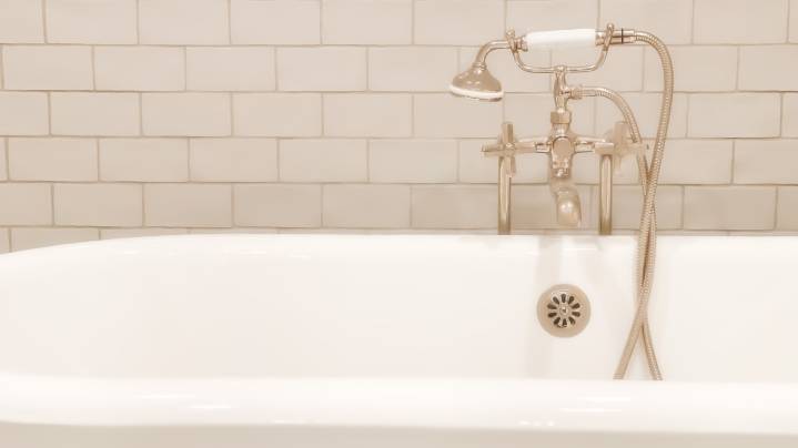 The Downside To This Vintage Shower Trend You're Probably Overlooking