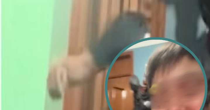 Madre rompe la puerta de su hijo y se vuelve viral en TikTok (Video)