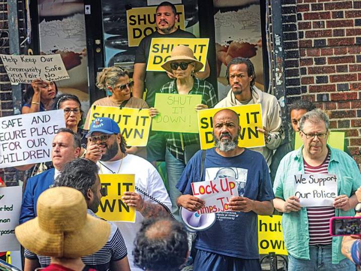 Activists campaign beyond Roosevelt