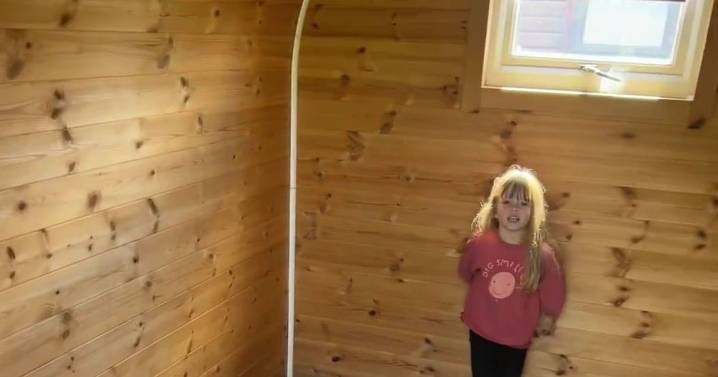 Mum's luxury cabin bargain for family holiday turns out to be unfurnished 'shed'