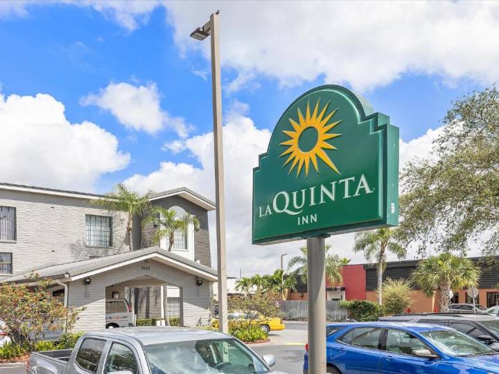 Hotel de Miami causó revuelo por usar recepcionista remoto para atender huéspedes