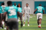 Dolphins' Tyreek Hill injury update at Bears joint practice