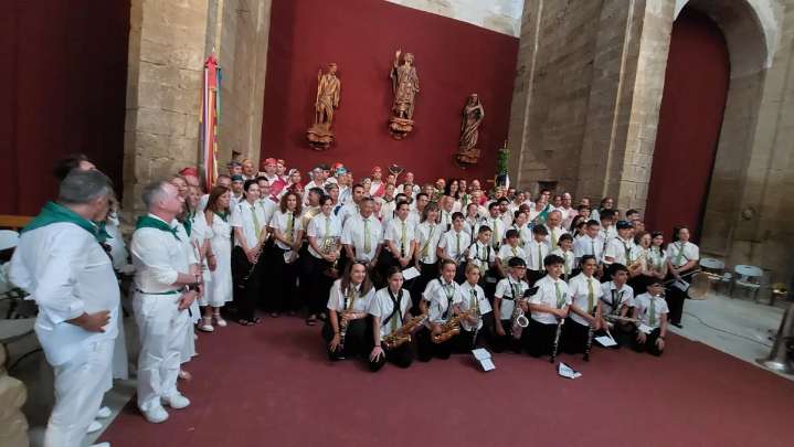 Los Danzantes de Huesca, vuelta y vuelta, rinden un homenaje histórico a San Lorenzo en su cuna, Loreto
