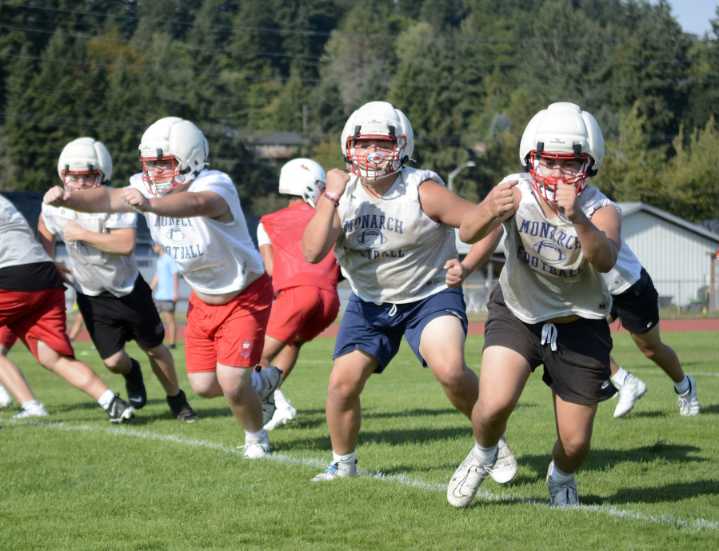 Prep football 2025: Mark Morris returns all five starting offensive linemen