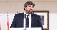 López Miras acusa a Sánchez de un reparto de menores «injusto y arbitrario»