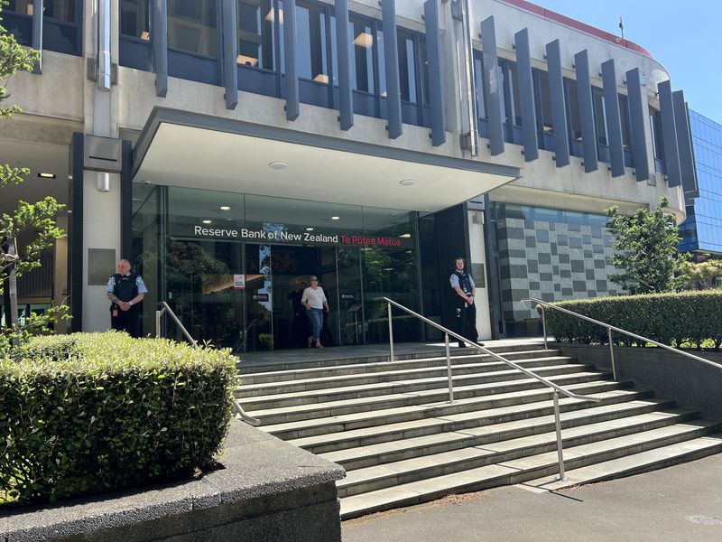 New Zealand central bank says tariff uncertainties hit business confidence
